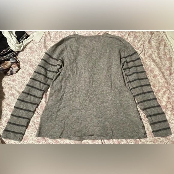 WYATT Collection gray long sleeve striped cashmere sweater top Large L - Picture 4 of 4